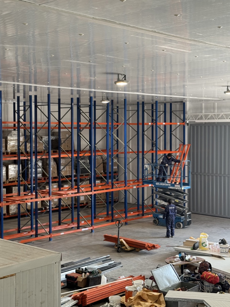 Instalación de vigas y marcos de rack selectivo en Quilicura