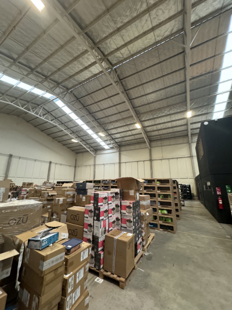 Altillo Rack en Conchalí: estado de la bodega antes de la instalación (2)