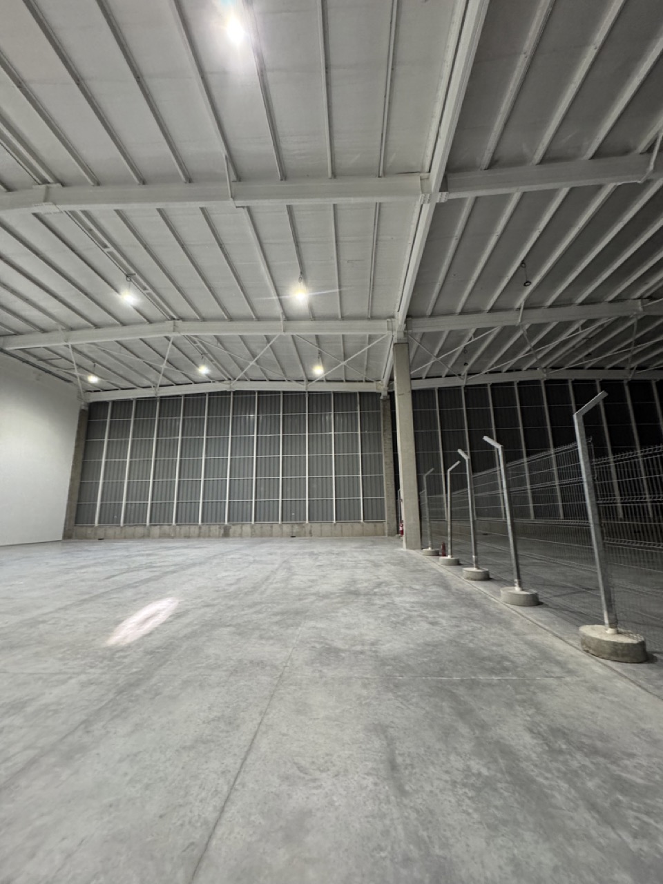 Rack selectivo en Pudahuel: estado de la bodega antes de la instalación (2)